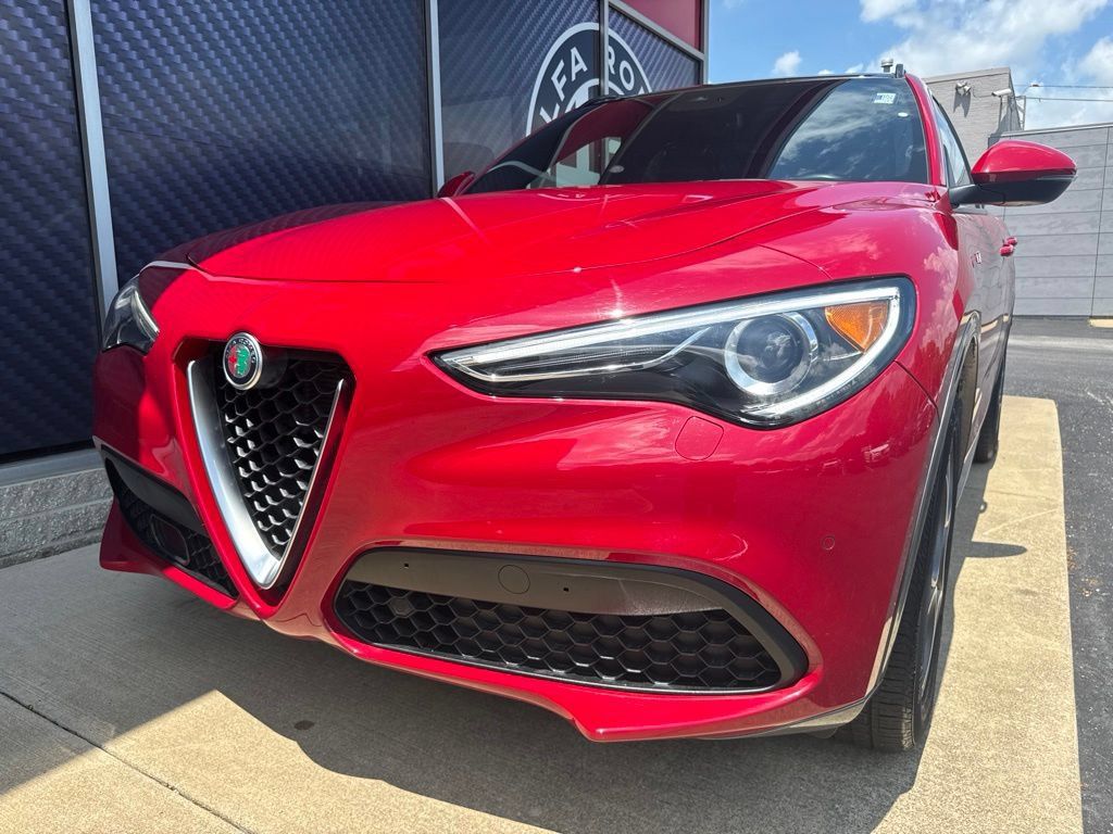 Used 2023 Alfa Romeo Stelvio Ti AWD/4WD image 18