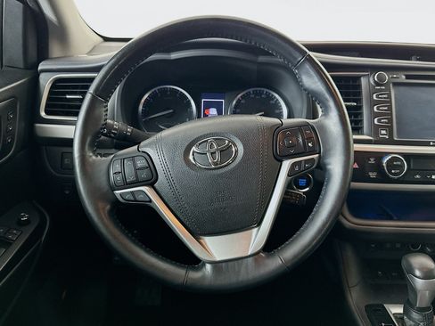 Used 2018 Toyota Highlander Limited Platinum FWD image 18