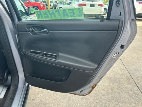 Used 2006 Chevrolet Impala LTZ FWD image 15
