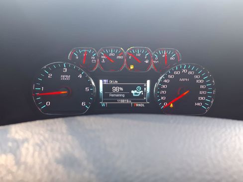 Used 2019 Chevrolet Suburban LT w/ Luxury Package image 16