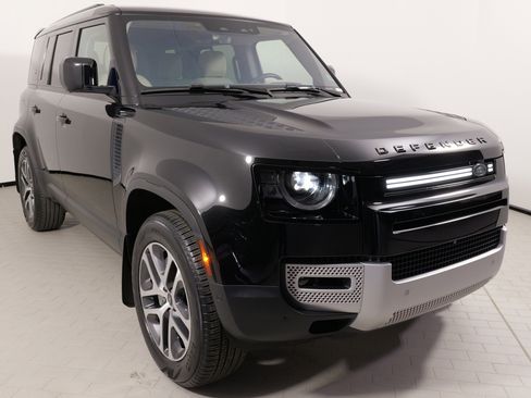 Used 2022 Land Rover Defender 110 SE image 7