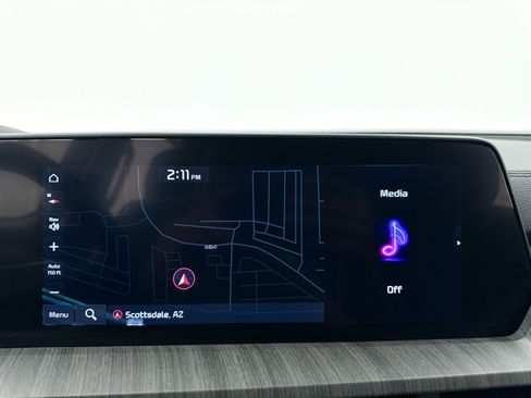 Used 2024 Kia Telluride EX w/ EX Captain's Chair Package image 5