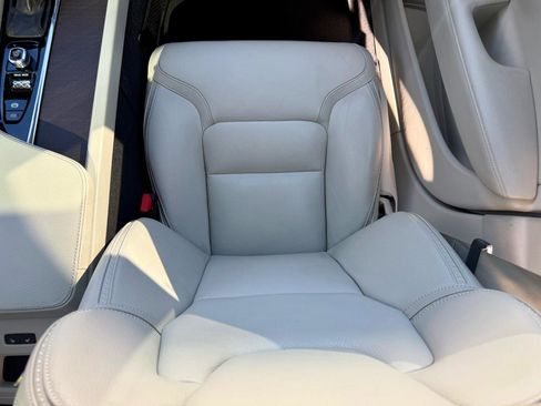 Used 2020 Volvo V90 T6 Cross Country image 32