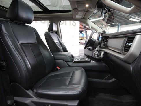 Used 2022 Ford Expedition Max XLT image 41