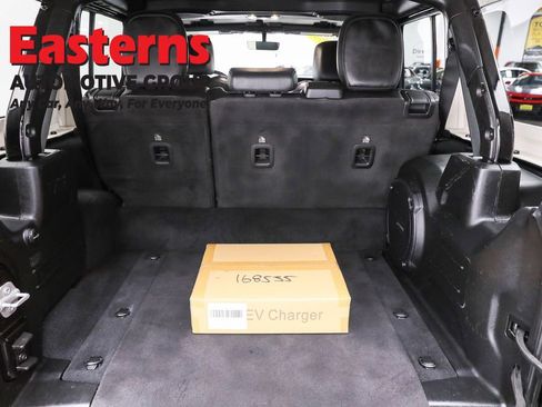 Used 2023 Jeep Wrangler Unlimited Sahara image 9