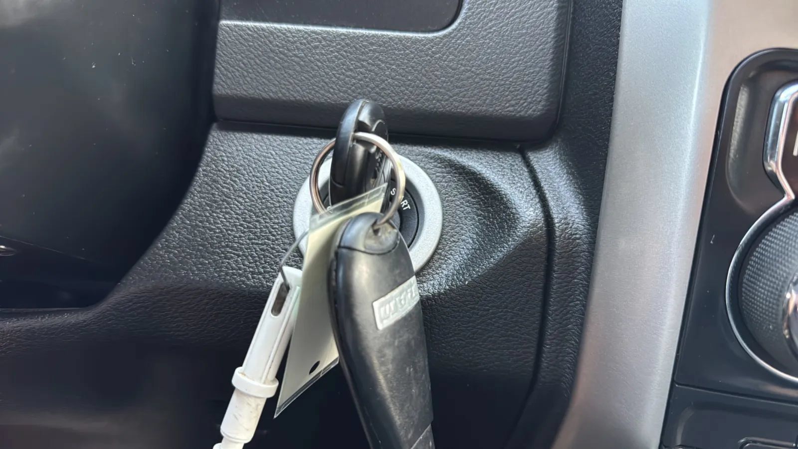Used 2019 RAM 1500 Classic SLT w/ Luxury Group AWD/4WD image 19