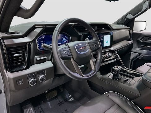 Used 2024 GMC Sierra 1500 AT4X image 9