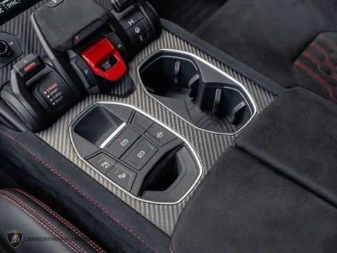 Used 2023 Lamborghini Urus Performante AWD/4WD image 18
