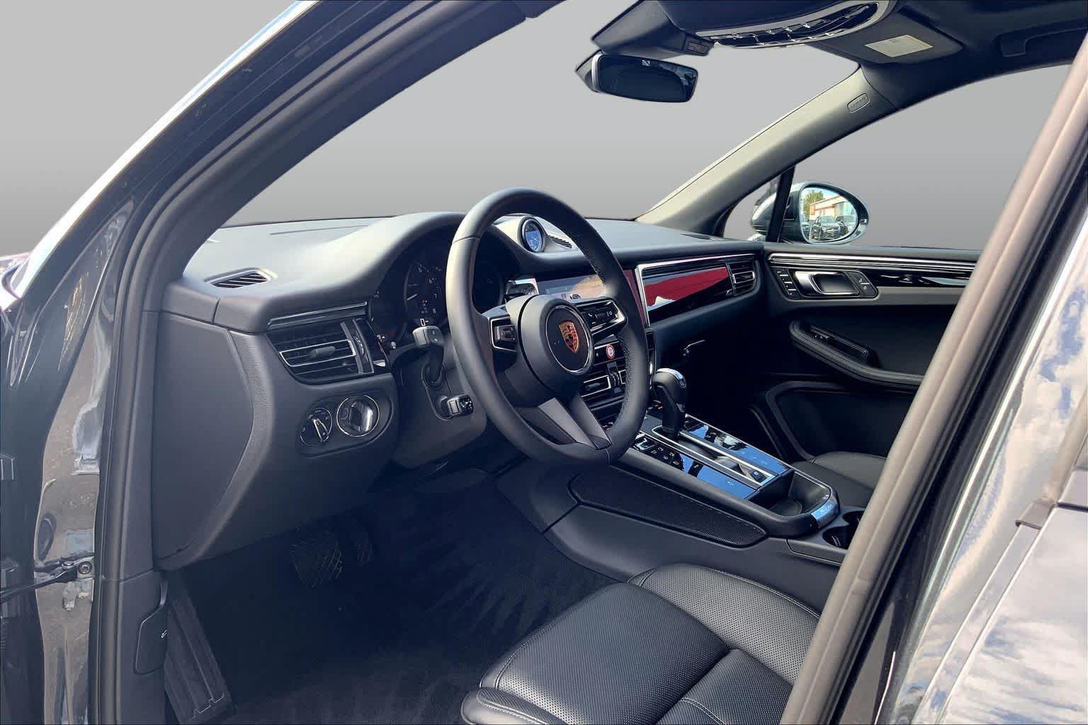 Used 2026 Porsche Macan AWD/4WD image 16