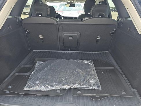 Used 2024 Volvo XC60 B5 Plus w/ Protection Package Premier AWD/4WD image 10