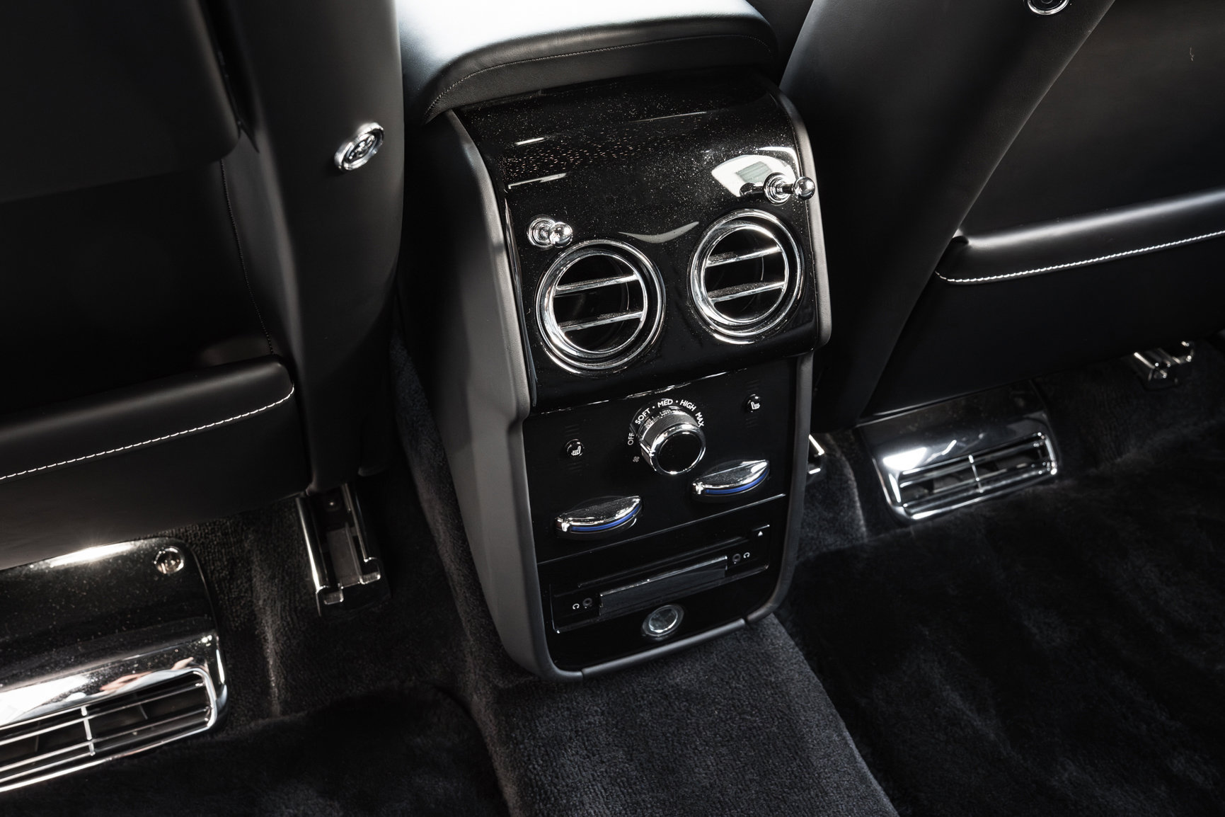Used 2023 Rolls-Royce Cullinan w/ Technology Package AWD/4WD image 40
