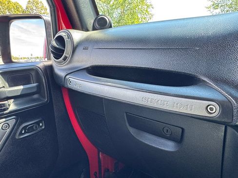 Used 2014 Jeep Wrangler Unlimited Sport AWD/4WD image 31