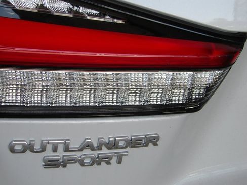 New 2025 Mitsubishi Outlander Sport SE image 8