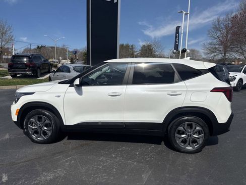 Used 2024 Kia Seltos LX image 2