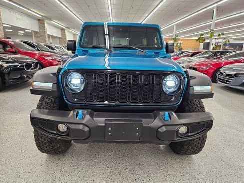 Used 2024 Jeep Wrangler Unlimited AWD/4WD image 3