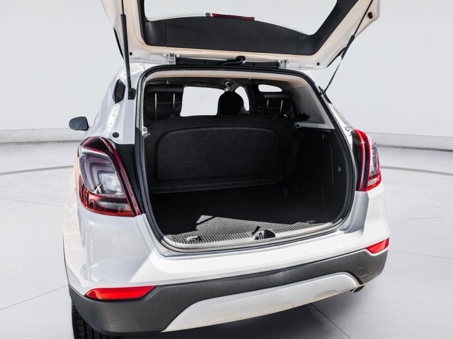 Used 2020 Buick Encore Preferred FWD image 17