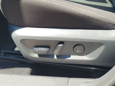Used 2025 Nissan Rogue SV AWD/4WD image 21