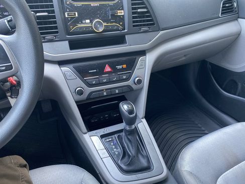 Used 2017 Hyundai Elantra SE FWD image 21