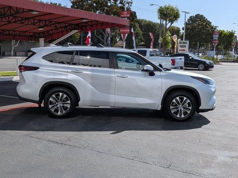 Used 2026 Toyota Highlander XLE AWD/4WD image 4