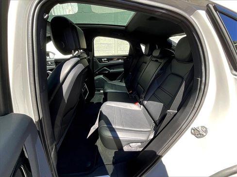 Certified 2023 Porsche Cayenne Coupe image 22