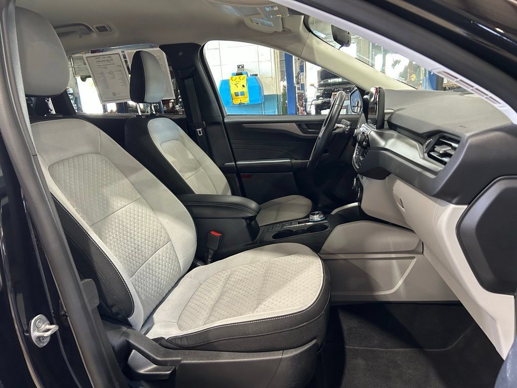 Used 2023 Ford Escape Active AWD/4WD image 37