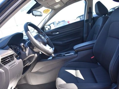 Used 2025 Nissan Altima 2.5 SV image 19