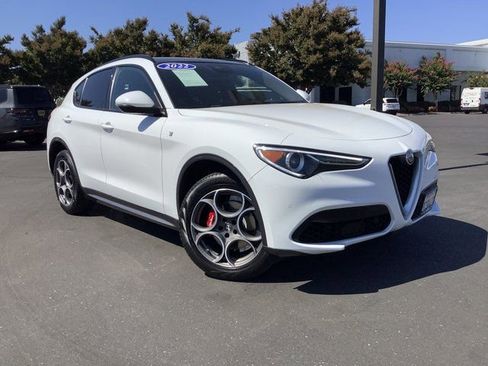 Used 2022 Alfa Romeo Stelvio Ti image 2