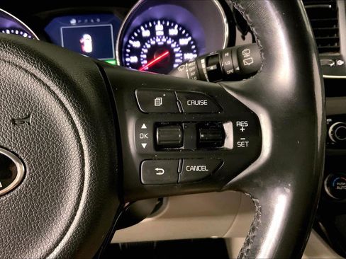 Used 2018 Kia Sedona SX FWD image 19