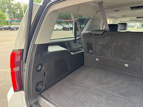 Used 2017 Chevrolet Suburban LT AWD/4WD image 18