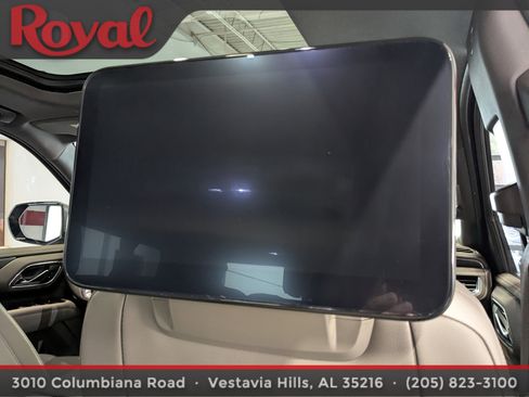 Used 2023 GMC Yukon XL SLT w/ SLT Premium Package image 11