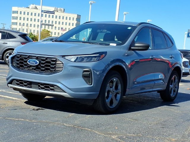 Used 2024 Ford Escape ST-Line w/ Tech Pack #1 AWD/4WD image 4