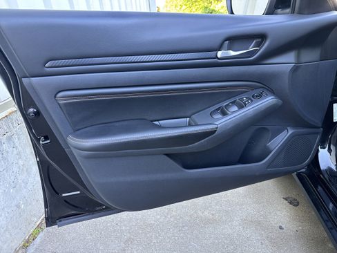 Used 2022 Nissan Altima 2.5 SR FWD image 10