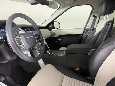 Used 2025 Land Rover Discovery S AWD/4WD image 16