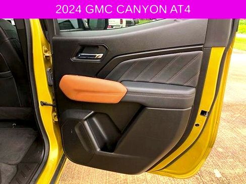 Used 2024 GMC Canyon AT4 AWD/4WD image 17