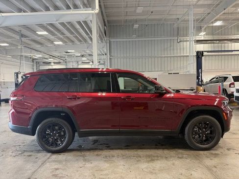 New 2025 Jeep Grand Cherokee L Laredo image 2