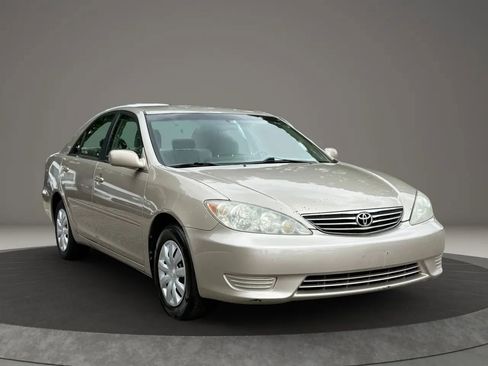 Used 2005 Toyota Camry LE image 3