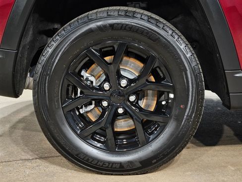 Used 2025 Jeep Grand Cherokee L Altitude AWD/4WD image 17