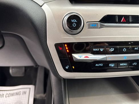 Used 2024 Ford Explorer XLT w/ Equipment Group 202A image 31