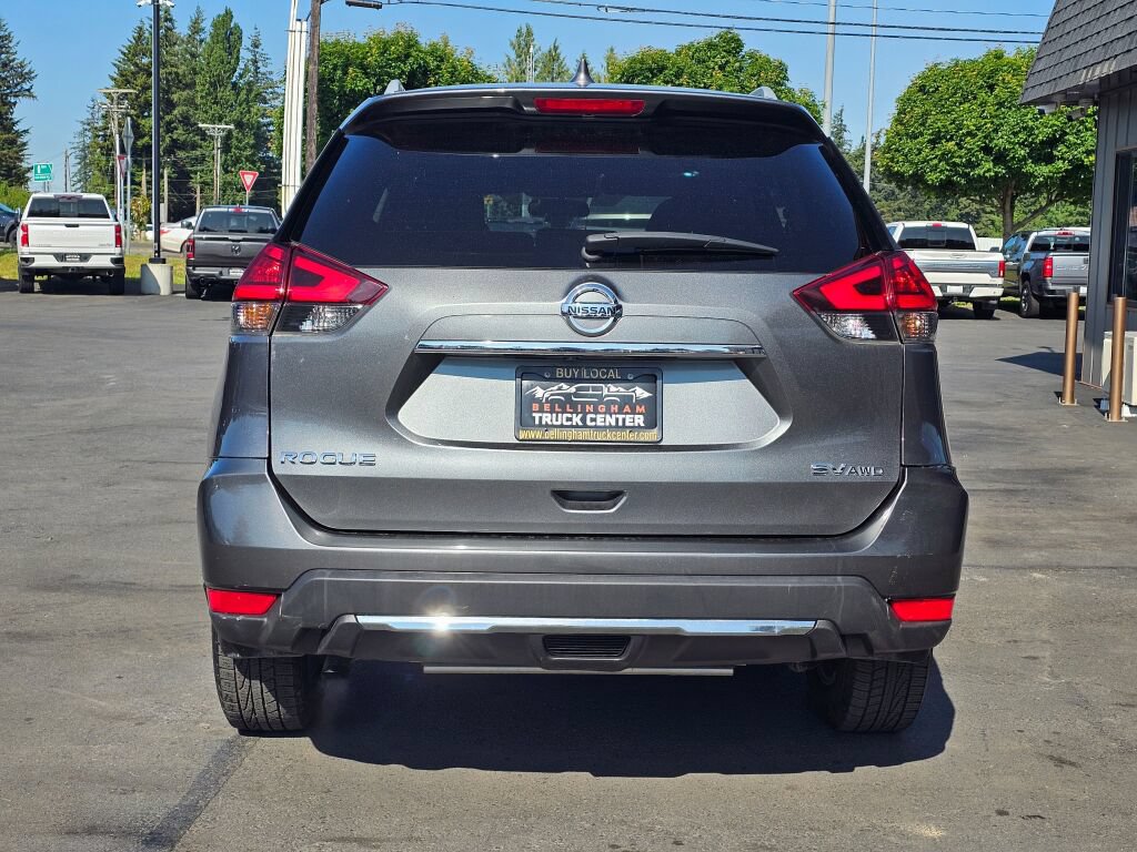 Used 2017 Nissan Rogue SV AWD/4WD image 4