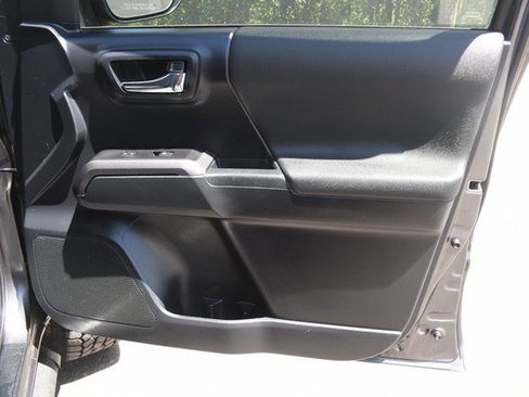 Used 2019 Toyota Tacoma TRD Sport w/ Technology Package AWD/4WD image 23
