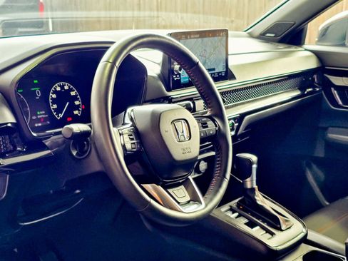 Used 2024 Honda CR-V Sport Touring image 5