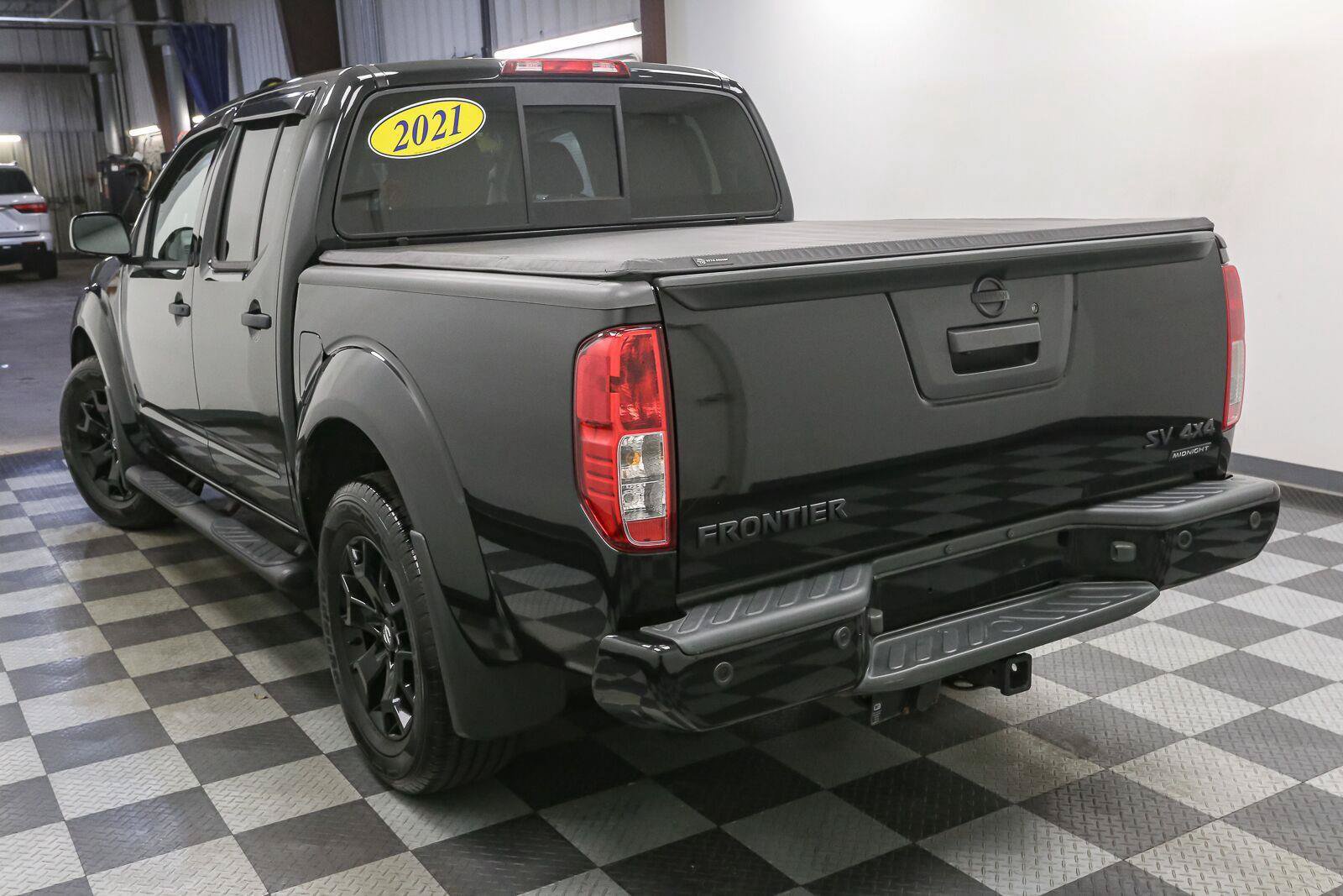 Used 2021 Nissan Frontier SV w/ Midnight Edition Floor Mats AWD/4WD image 8