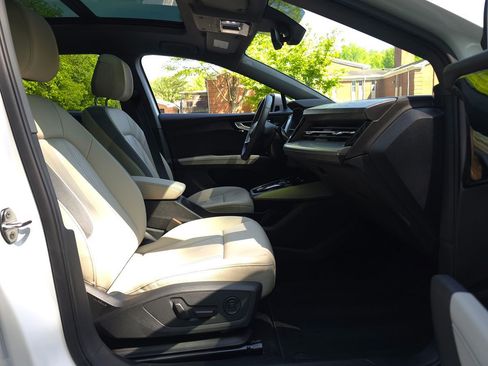 Used 2023 Audi Q4 e-tron Premium w/ Convenience Package image 20