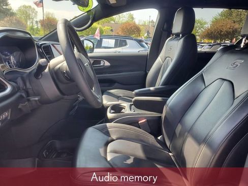 Used 2023 Chrysler Pacifica Touring-L w/ S Appearance Package AWD/4WD image 9