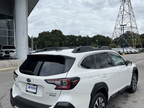 Certified 2025 Subaru Outback Limited image 3