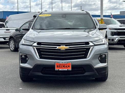 Used 2023 Chevrolet Traverse LT FWD image 2