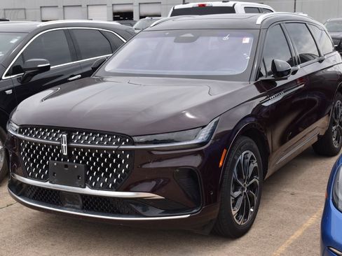 Used 2024 Lincoln Nautilus Reserve w/ Equipment Group 202A image 2