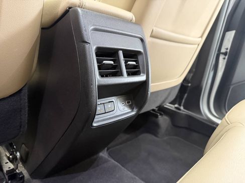 Used 2024 Cadillac XT4 Luxury w/ Cold Weather Package FWD image 34