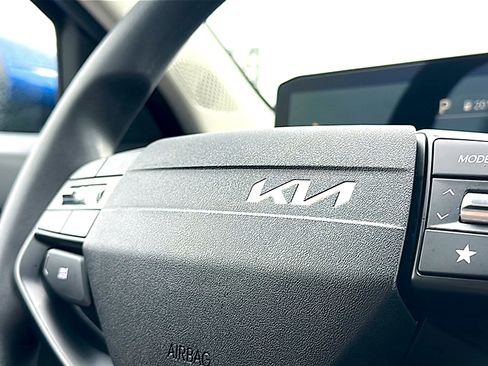 Used 2025 Kia K4 FWD image 30