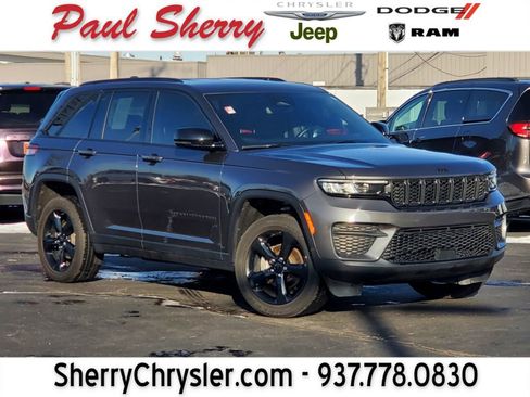 Used 2022 Jeep Grand Cherokee Altitude image 1